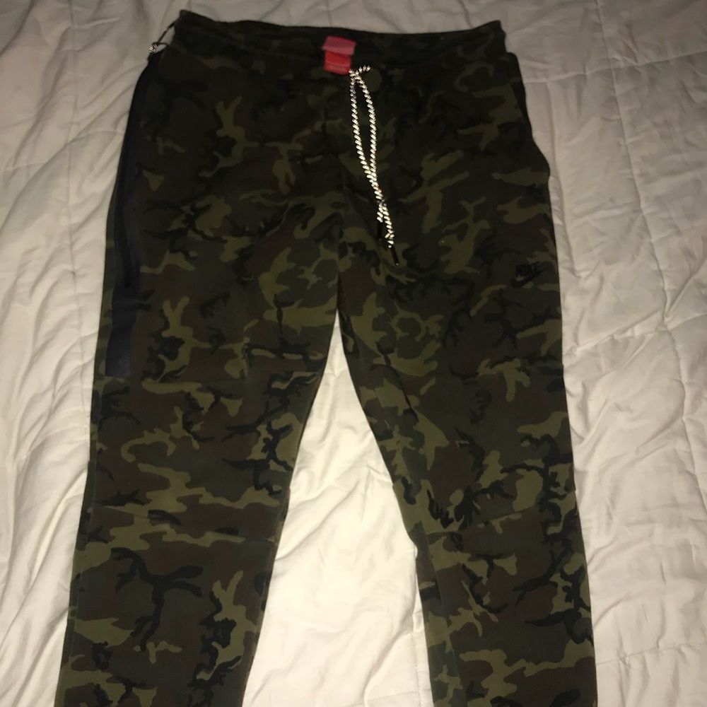 Nike Tech Sweatpants Camo